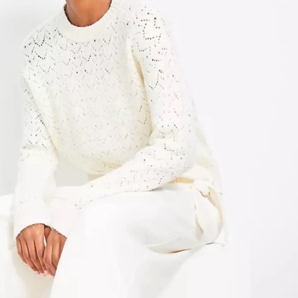 Beautiful loft top perfect for holidays. Worn once.